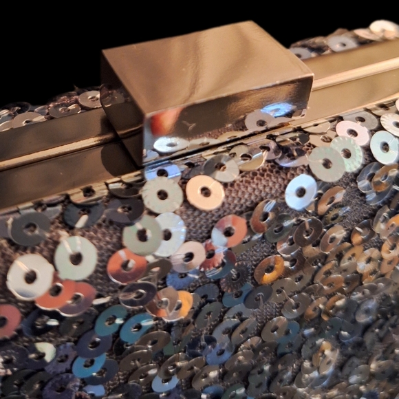 White House Black Market Gunmetal Ombre Sequin Evening Clutch Crossbody Chain - Picture 3 of 16